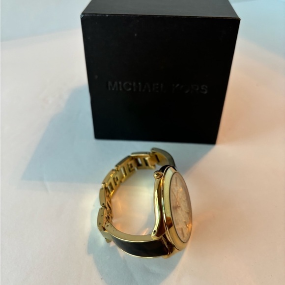 Michael Kors Bracelet Watch With Tortoise Shell on Both Sides of the Bracelet - Picture 6 of 10